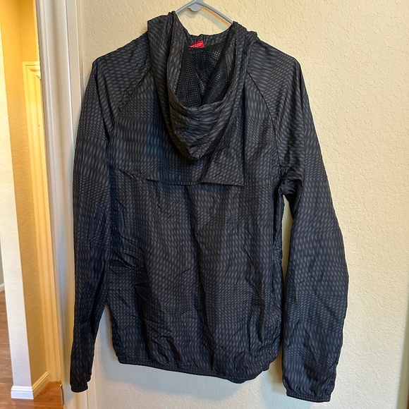 Nike black with geometric print windbreaker - size Medium - Picture 2 of 3